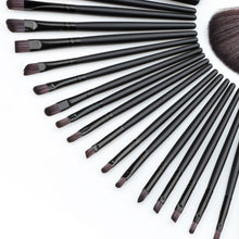 MAANGE Professional 32pcss Cosmetic Facial Make up Brush Kit Wool Makeup Brushes Tools Set with Black Leather Case S1 UBY